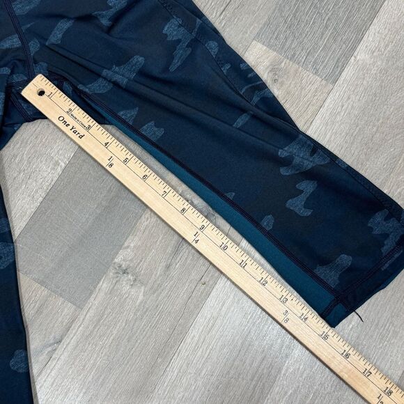 Lululemon Clip In Crop Capri Leggings Teal Blue Camo Size 6 Athletic Yoga - Picture 11 of 12